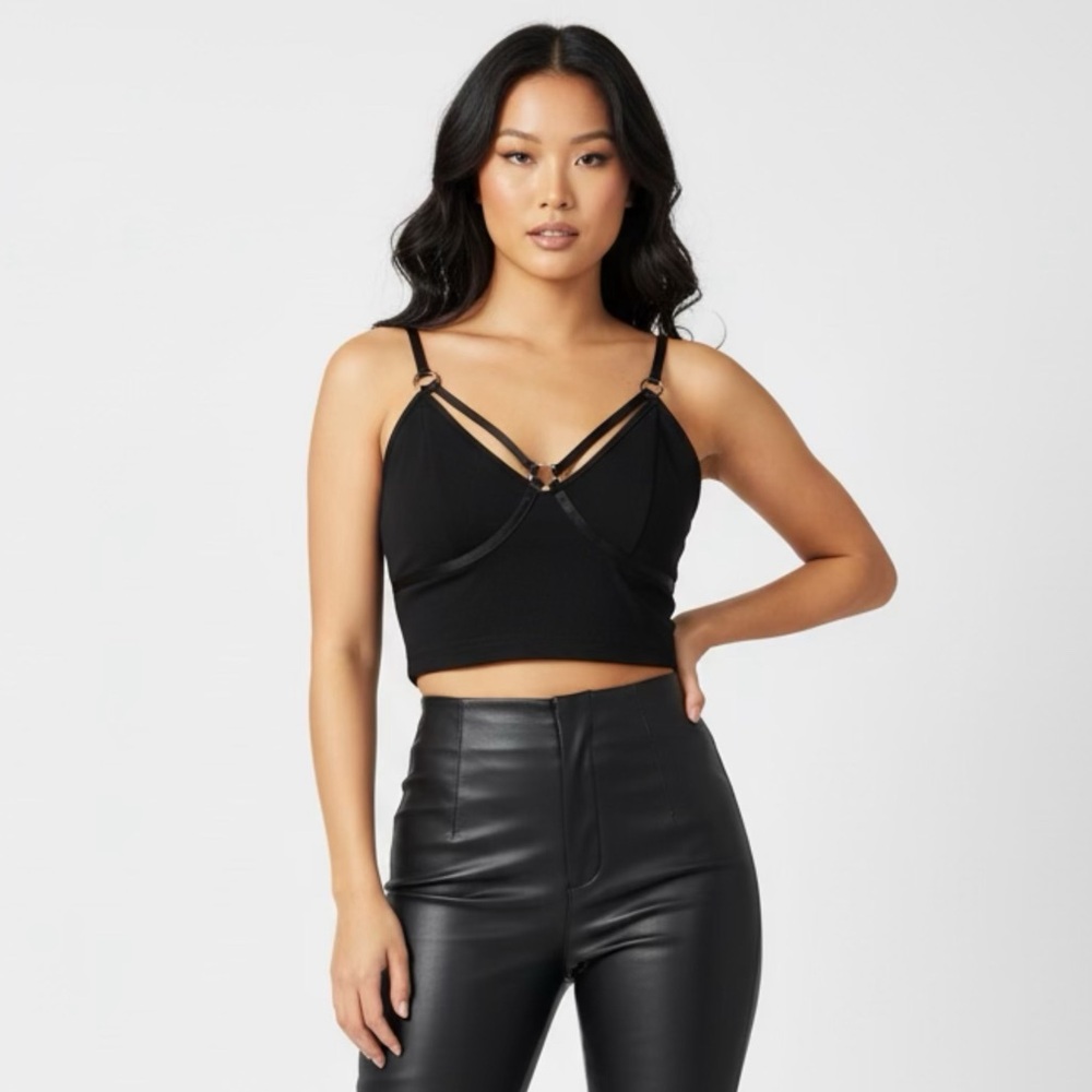 ROMWE Black Strappy Crop Top